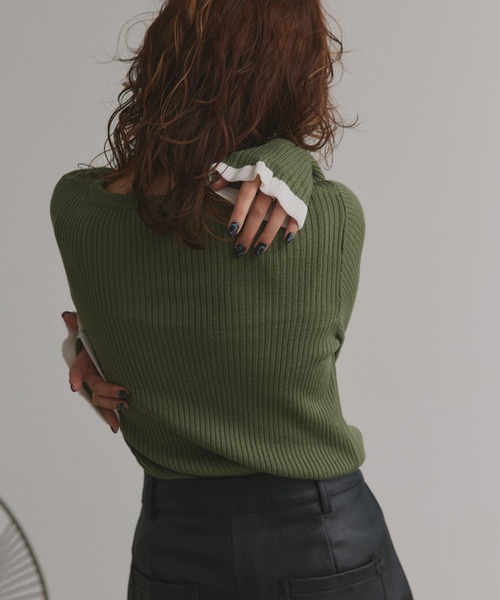 ad thie（アドティエ）の「配色フレアスリーブリブニット（ニット/セーター・レディース・レッド/ダークブラウン/ブラック/ピンクベージュ/カーキ/オフホワイト・FREE）」の19枚目の写真