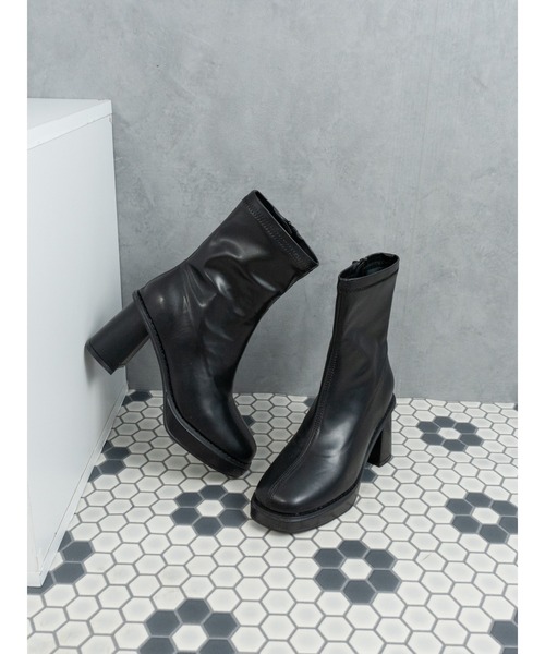 Fabby fabby（ファビィーファビィー）の「ストレッチボリュームショートブーツ（ブーツ・レディース・ブラック/キャメル/オフホワイト・MEDIUM/LARGE/SMALL）」の4枚目の写真