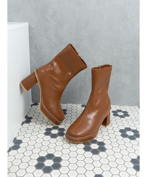 Fabby fabby（ファビィーファビィー）の「ストレッチボリュームショートブーツ（ブーツ・レディース・ブラック/キャメル/オフホワイト・MEDIUM/LARGE/SMALL）」の17枚目の写真