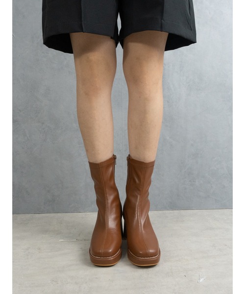 Fabby fabby（ファビィーファビィー）の「ストレッチボリュームショートブーツ（ブーツ・レディース・ブラック/キャメル/オフホワイト・MEDIUM/LARGE/SMALL）」の18枚目の写真