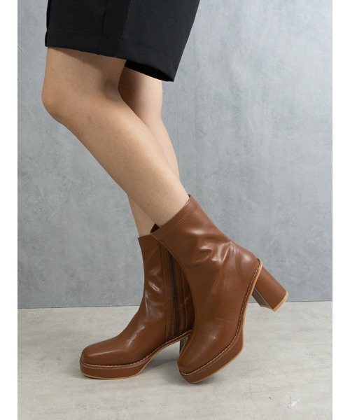 Fabby fabby（ファビィーファビィー）の「ストレッチボリュームショートブーツ（ブーツ・レディース・ブラック/キャメル/オフホワイト・MEDIUM/LARGE/SMALL）」の19枚目の写真