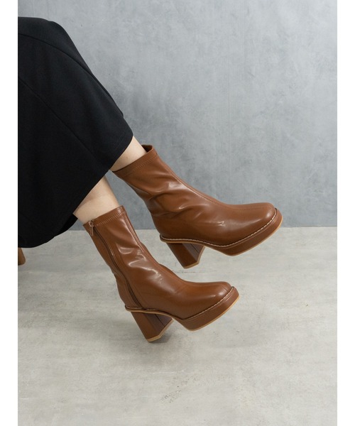 Fabby fabby（ファビィーファビィー）の「ストレッチボリュームショートブーツ（ブーツ・レディース・ブラック/キャメル/オフホワイト・MEDIUM/LARGE/SMALL）」の20枚目の写真