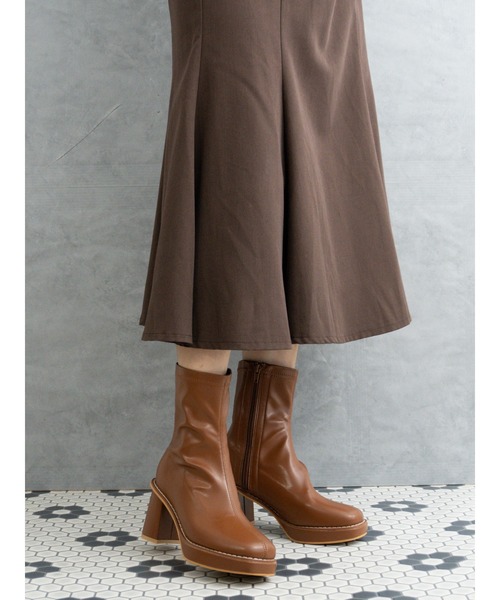 Fabby fabby（ファビィーファビィー）の「ストレッチボリュームショートブーツ（ブーツ・レディース・ブラック/キャメル/オフホワイト・MEDIUM/LARGE/SMALL）」の21枚目の写真