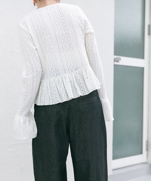 KBF（ケイビーエフ）の「ペプラムレーストップス（Tシャツ/カットソー・レディース・アイボリー/ブラック・ONE）」の12枚目の写真