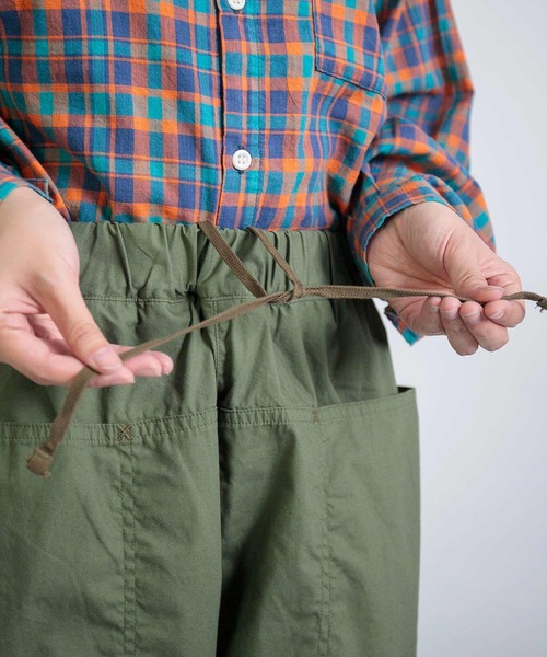 D.M.G.（ドミンゴ）の「[D.M.G / ディーエムジー] 馬布 ベルトボリュームパンツ（チノパンツ・レディース・オリーブ/ブラック・M/S）」の3枚目の写真