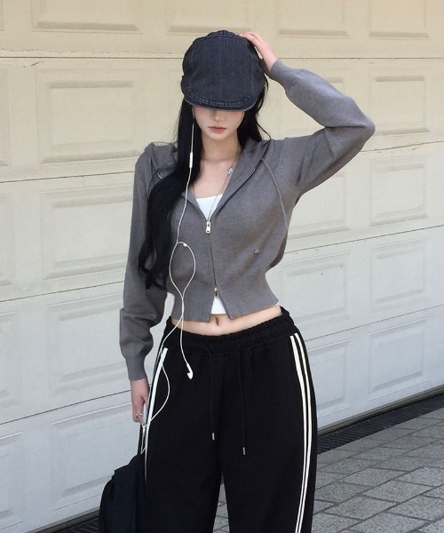 BEIDELLI（ベイデリー）の「[BELLIDE MADE] カイリ2WAYニットジップアップパーカー（パーカー・レディース・アイボリー/ブラック/ブラウン/バーガンディー/グレー・FREE）」の10枚目の写真