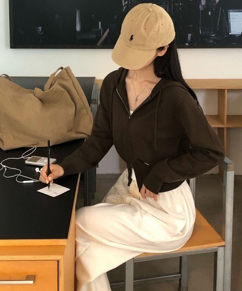 BEIDELLI（ベイデリー）の「[BELLIDE MADE] カイリ2WAYニットジップアップパーカー（パーカー・レディース・アイボリー/ブラック/ブラウン/バーガンディー/グレー・FREE）」の7枚目の写真