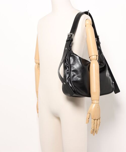 an meets zakka(アンミツザッカ)の「an meets zakka 合成皮革ロッキンベルトショルダーバッグ(ショルダーバッグ・レディース・ブラック/ブラウン・ONESIZE)」の6枚目の写真