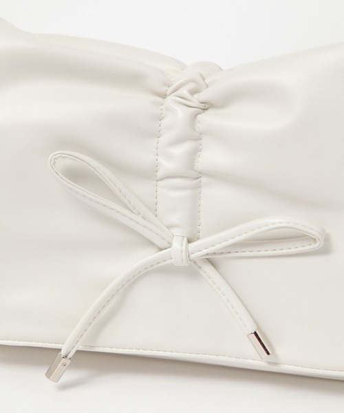 FOREVER 21(フォーエバー トゥエンティーワン)の「ドロストリボンスクエアバッグ(ハンドバッグ・レディース・オフホワイト・FREE)」の5枚目の写真