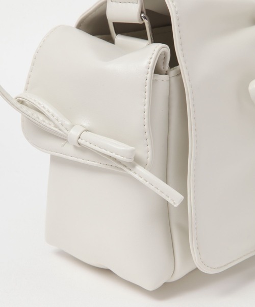 FOREVER 21(フォーエバー トゥエンティーワン)の「ドロストリボンスクエアバッグ(ハンドバッグ・レディース・オフホワイト・FREE)」の6枚目の写真