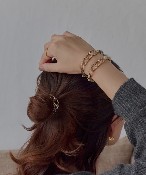 Phoebe（フィービィー）の「2wayツイストメタルヘアブレス（ヘアゴム・レディース・ネイビー/ホワイト/ピンク/グレー・FREE）」の4枚目の写真