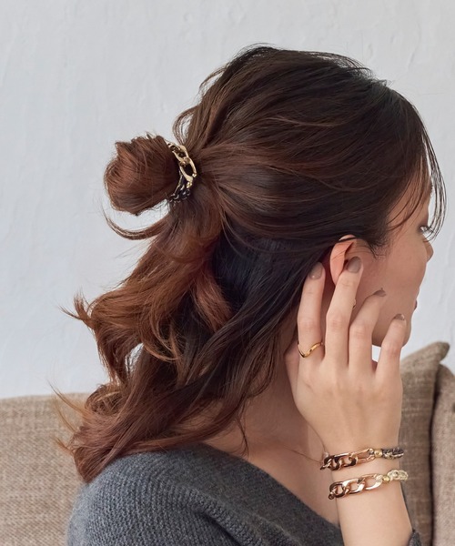 Phoebe（フィービィー）の「2wayツイストメタルヘアブレス（ヘアゴム・レディース・ネイビー/ホワイト/ピンク/グレー・FREE）」の8枚目の写真