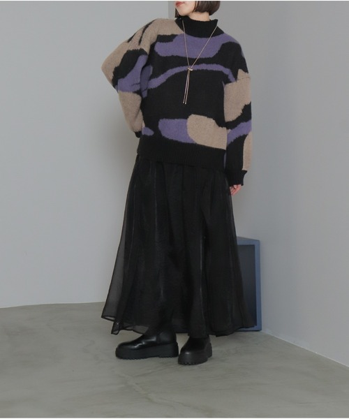 OandI（オーアンドアイ）の「総柄シャギーニットプルオーバー（ニット/セーター・レディース・グレイッシュベージュ/ブラック・FREE）」の4枚目の写真