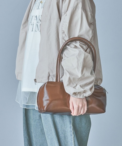 LAKOLE（ラコレ）の「エナメルスクエアボストンバッグ / 283535（ボストンバッグ・レディース・オフホワイト/ブラウン/ブラック・FREE）」の7枚目の写真