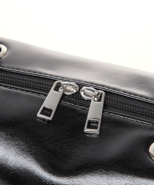 LAKOLE（ラコレ）の「エナメルスクエアボストンバッグ / 283535（ボストンバッグ・レディース・オフホワイト/ブラウン/ブラック・FREE）」の17枚目の写真