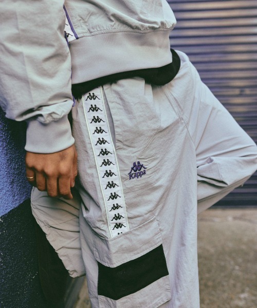 Kappa(カッパ)の「ナイロントラックパンツ (ユニセックス)(その他パンツ・メンズ・グレー/グリーン・MEDIUM/LARGE/X-LARGE)」の1枚目の写真