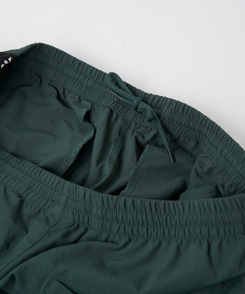Kappa(カッパ)の「ナイロントラックパンツ (ユニセックス)(その他パンツ・メンズ・グレー/グリーン・MEDIUM/LARGE/X-LARGE)」の16枚目の写真