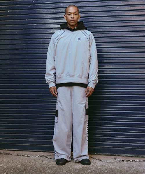 Kappa(カッパ)の「ナイロントラックパンツ (ユニセックス)(その他パンツ・メンズ・グレー/グリーン・MEDIUM/LARGE/X-LARGE)」の4枚目の写真