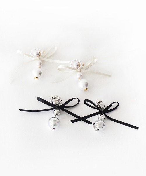 Casselini（キャセリーニ）の「Casselini(キャセリーニ)パールビーズリボンピアス（ピアス（両耳用）・レディース・ブラック/アイボリー・FREE）」の2枚目の写真