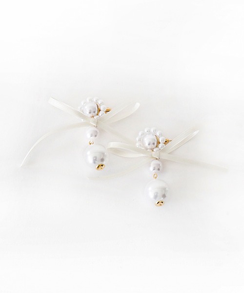 Casselini（キャセリーニ）の「Casselini(キャセリーニ)パールビーズリボンピアス（ピアス（両耳用）・レディース・ブラック/アイボリー・FREE）」の4枚目の写真