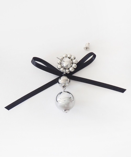 Casselini（キャセリーニ）の「Casselini(キャセリーニ)パールビーズリボンピアス（ピアス（両耳用）・レディース・ブラック/アイボリー・FREE）」の3枚目の写真