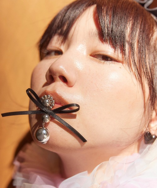 Casselini（キャセリーニ）の「Casselini(キャセリーニ)パールビーズリボンピアス（ピアス（両耳用）・レディース・ブラック/アイボリー・FREE）」の5枚目の写真