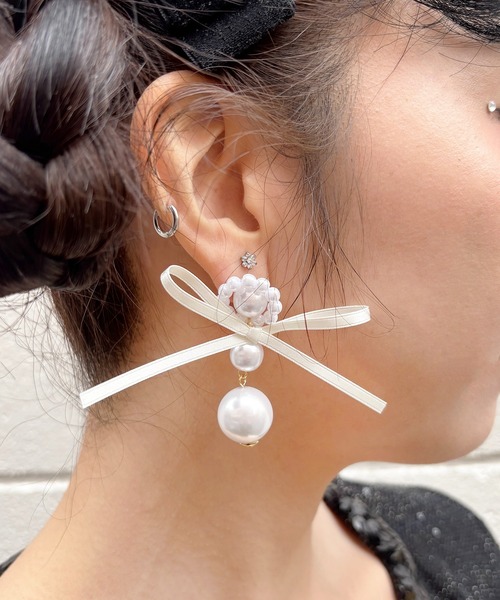 Casselini（キャセリーニ）の「Casselini(キャセリーニ)パールビーズリボンピアス（ピアス（両耳用）・レディース・ブラック/アイボリー・FREE）」の6枚目の写真