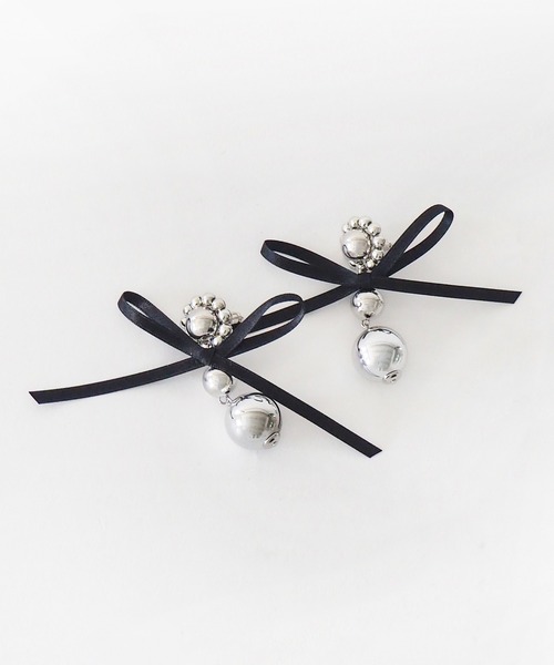 Casselini（キャセリーニ）の「Casselini(キャセリーニ)パールビーズリボンピアス（ピアス（両耳用）・レディース・ブラック/アイボリー・FREE）」の10枚目の写真