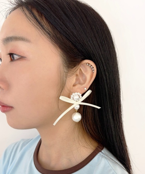 Casselini（キャセリーニ）の「Casselini(キャセリーニ)パールビーズリボンピアス（ピアス（両耳用）・レディース・ブラック/アイボリー・FREE）」の8枚目の写真