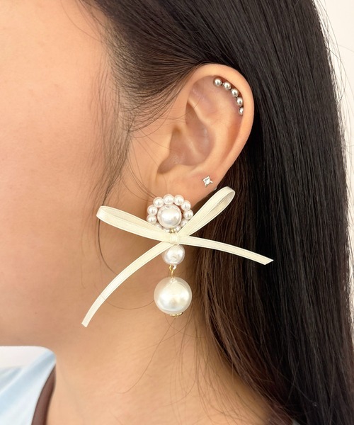 Casselini（キャセリーニ）の「Casselini(キャセリーニ)パールビーズリボンピアス（ピアス（両耳用）・レディース・ブラック/アイボリー・FREE）」の9枚目の写真