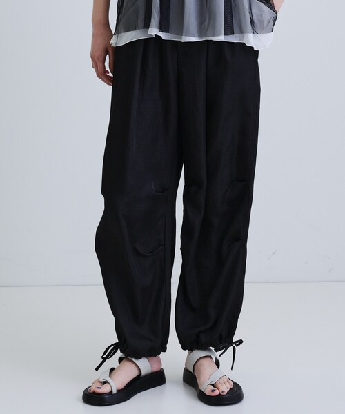 GALLEST(ギャレスト)の「ドレープサテンパンツ(その他パンツ・レディース・ブラック/ベージュ・36/38)」の2枚目の写真