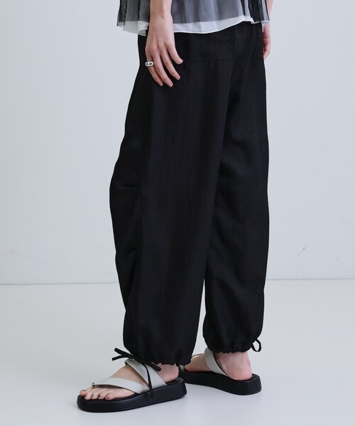 GALLEST(ギャレスト)の「ドレープサテンパンツ(その他パンツ・レディース・ブラック/ベージュ・36/38)」の17枚目の写真