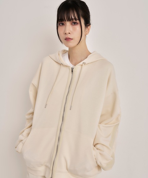 Nora Lily(ノラリリー)の「【Nora Lily】Line Gathering Sleeve Full Zip Parka(パーカー・メンズ・オフホワイト/ヘザーグレー/ブラック・FREE)」の2枚目の写真
