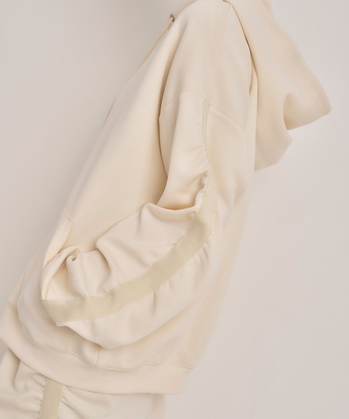 Nora Lily(ノラリリー)の「【Nora Lily】Line Gathering Sleeve Full Zip Parka(パーカー・メンズ・オフホワイト/ヘザーグレー/ブラック・FREE)」の5枚目の写真