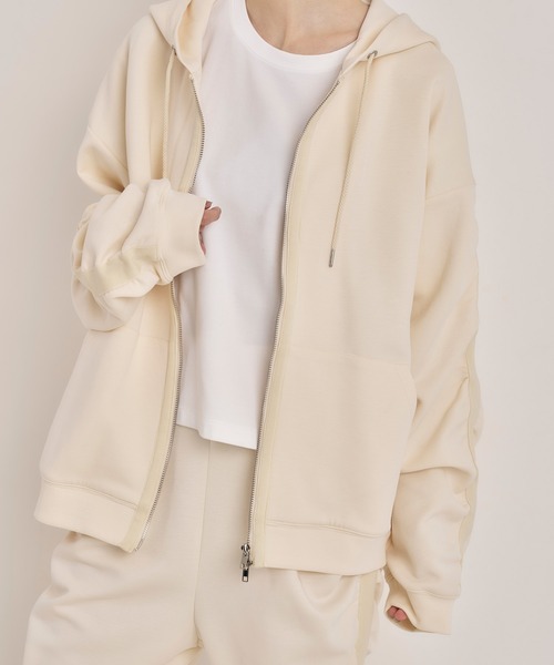 Nora Lily(ノラリリー)の「【Nora Lily】Line Gathering Sleeve Full Zip Parka(パーカー・メンズ・オフホワイト/ヘザーグレー/ブラック・FREE)」の6枚目の写真