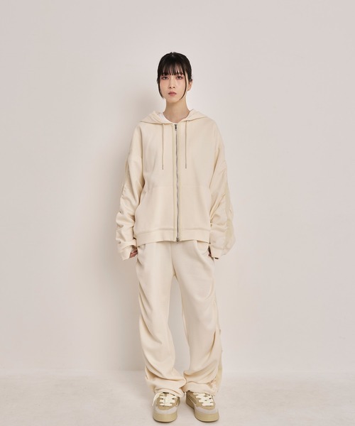 Nora Lily(ノラリリー)の「【Nora Lily】Line Gathering Sleeve Full Zip Parka(パーカー・メンズ・オフホワイト/ヘザーグレー/ブラック・FREE)」の7枚目の写真