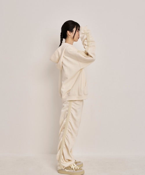 Nora Lily(ノラリリー)の「【Nora Lily】Line Gathering Sleeve Full Zip Parka(パーカー・メンズ・オフホワイト/ヘザーグレー/ブラック・FREE)」の10枚目の写真