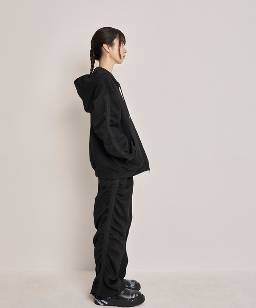 Nora Lily(ノラリリー)の「【Nora Lily】Line Gathering Sleeve Full Zip Parka(パーカー・メンズ・オフホワイト/ヘザーグレー/ブラック・FREE)」の21枚目の写真