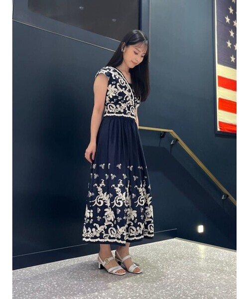 BROOKS BROTHERS(ブルックスブラザーズ)の「コットンボイル ボタニカルエンブロイダリー フレアワンピース(ワンピース・レディース・ネイビー・0/2/4/6/8)」の7枚目の写真