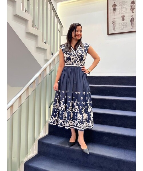 BROOKS BROTHERS(ブルックスブラザーズ)の「コットンボイル ボタニカルエンブロイダリー フレアワンピース(ワンピース・レディース・ネイビー・0/2/4/6/8)」の17枚目の写真