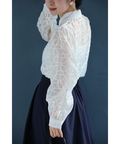 cawaii(カワイイ)の「花刺繍が咲き広がるレース襟シアーブラウス(インナー付き)【set】(シャツ/ブラウス・レディース・ホワイト・FREE)」の15枚目の写真