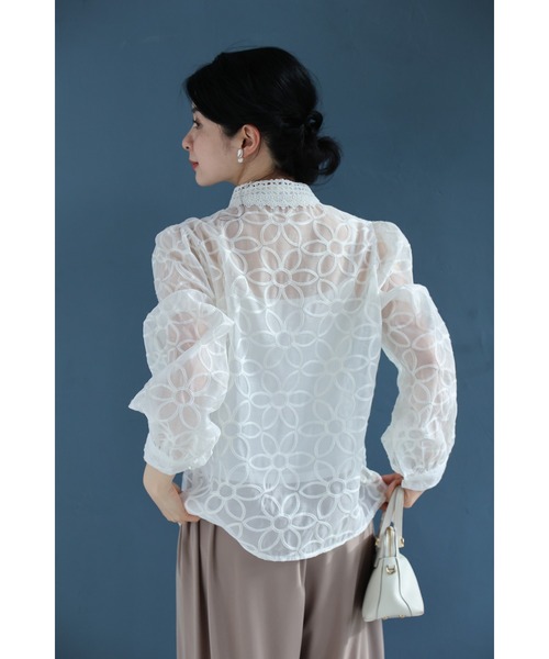 cawaii - 新品 cawaii FRENCH PAVE 花レース 花刺繍 きれいめ ブラウス 花刺繍が咲き広がるレース襟シアーブラウス（インナー付き