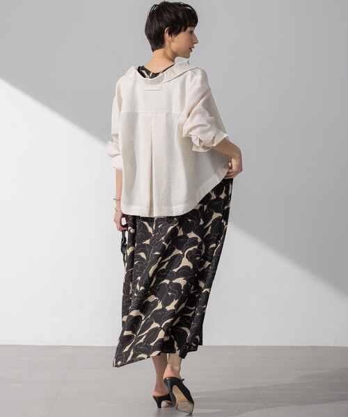 23区（ニジュウサンク）の「【Oggi5月号掲載/接触冷感/速乾性】シアータンブラー シャツ（シャツ/ブラウス・レディース・ブラック系/ベージュ系/ダークブラウン系/ダークグリーン系・38）」の6枚目の写真