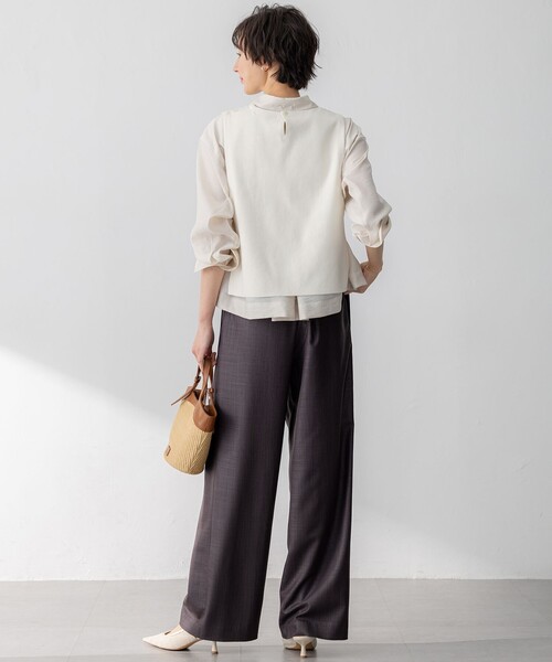 23区（ニジュウサンク）の「【Oggi5月号掲載/接触冷感/速乾性】シアータンブラー シャツ（シャツ/ブラウス・レディース・ブラック系/ベージュ系/ダークブラウン系/ダークグリーン系・38）」の8枚目の写真