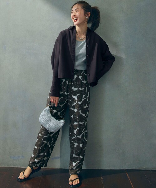 23区（ニジュウサンク）の「【Oggi5月号掲載/接触冷感/速乾性】シアータンブラー シャツ（シャツ/ブラウス・レディース・ブラック系/ベージュ系/ダークブラウン系/ダークグリーン系・38）」の14枚目の写真