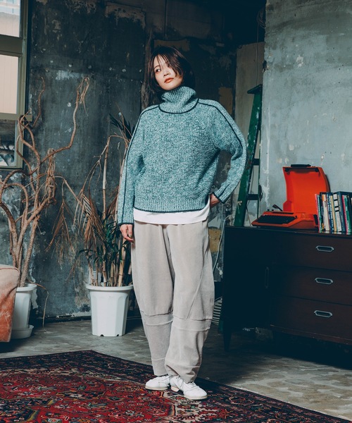 sneeuw(スニュウ)の「ラインタートルニット(ニット/セーター・レディース・ブラック/グリーン・1/3)」の13枚目の写真