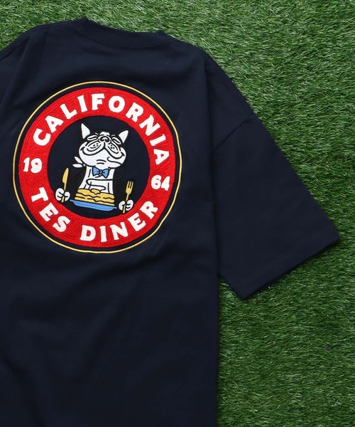 The Endless Summer(エンドレスサマー)の「TES CALIFORNIA DINER EMB BIG T-SHIRT / ビッグシルエットTシャツ(Tシャツ/カットソー・メンズ・ホワイト/ブラック/ブラウン/ネイビー・X-LARGE/LARGE/MEDIUM/SMALL)」の4枚目の写真