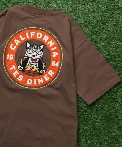 The Endless Summer(エンドレスサマー)の「TES CALIFORNIA DINER EMB BIG T-SHIRT / ビッグシルエットTシャツ(Tシャツ/カットソー・メンズ・ホワイト/ブラック/ブラウン/ネイビー・X-LARGE/LARGE/MEDIUM/SMALL)」の3枚目の写真