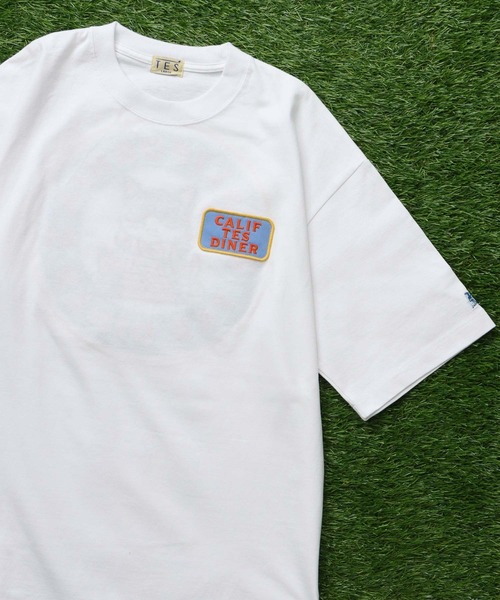 The Endless Summer(エンドレスサマー)の「TES CALIFORNIA DINER EMB BIG T-SHIRT / ビッグシルエットTシャツ(Tシャツ/カットソー・メンズ・ホワイト/ブラック/ブラウン/ネイビー・X-LARGE/LARGE/MEDIUM/SMALL)」の6枚目の写真