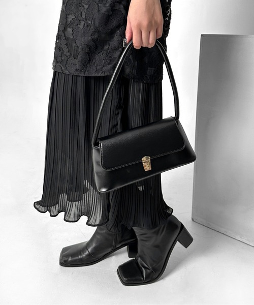 LVEU.(ラブユ.)の「【LVEU.】クラシックハンドバッグ / バッグ 鞄 BAG ハンドバッグ クラシカル フォーマル 合成皮革 合皮 ブラック ZOZOTOWN限定(ハンドバッグ・レディース・ブラック・FREE)」の3枚目の写真